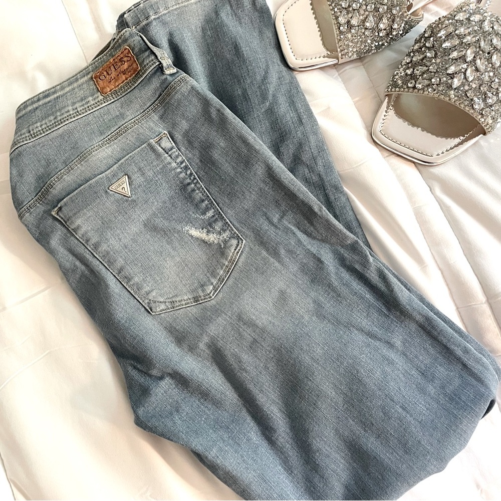 Guess jeans, straight leg, size 32. In good condition, previously worn.